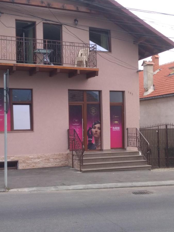 Cazare Regim Hotelier Zarnesti Exterior photo